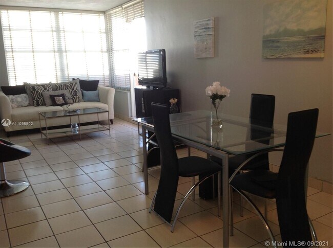 Building Photo - 2899  Collins Ave  1021 Miami Beach Fl 33140
