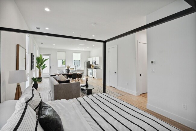 Foto del edificio - Guest House at 4907 Bryan