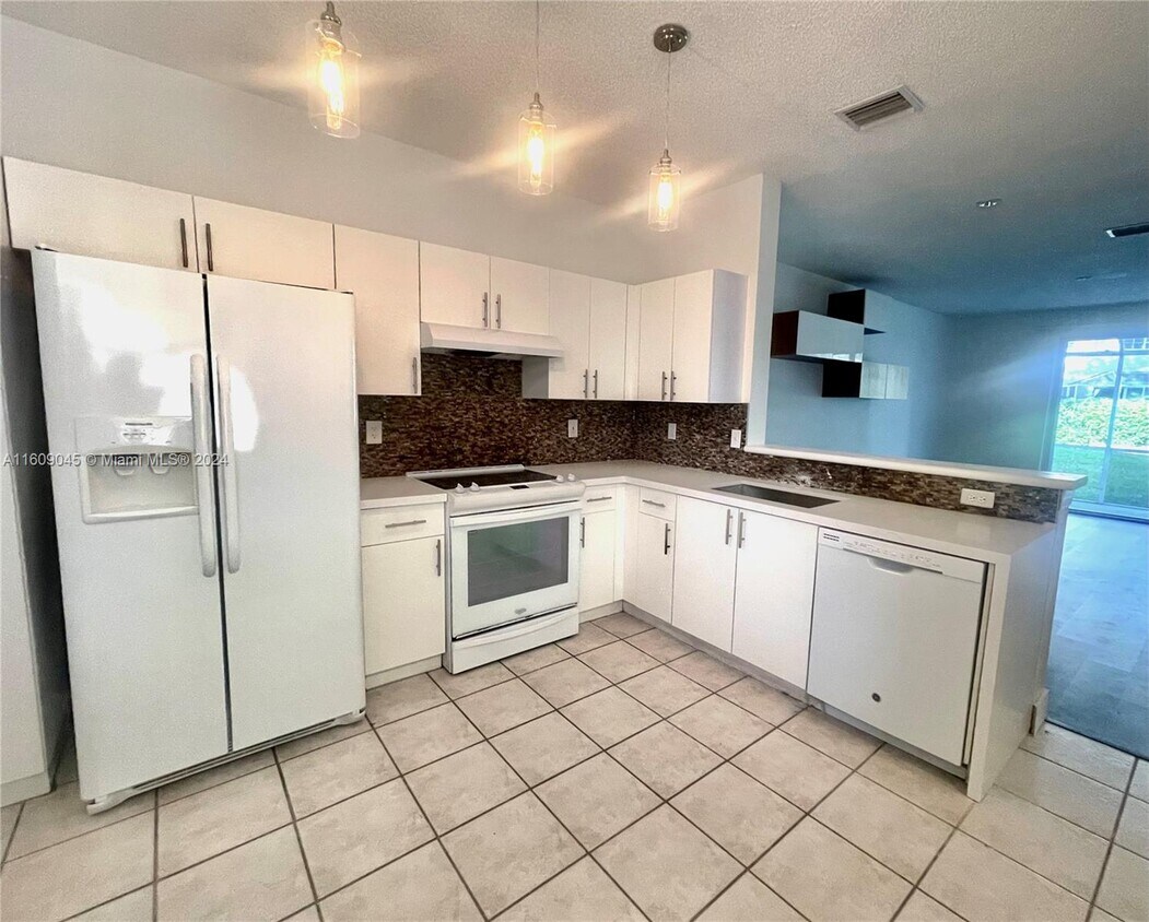 Primary Photo - 2184 Salerno Cir