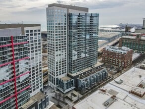 Building Photo - 1901 S Calumet Ave