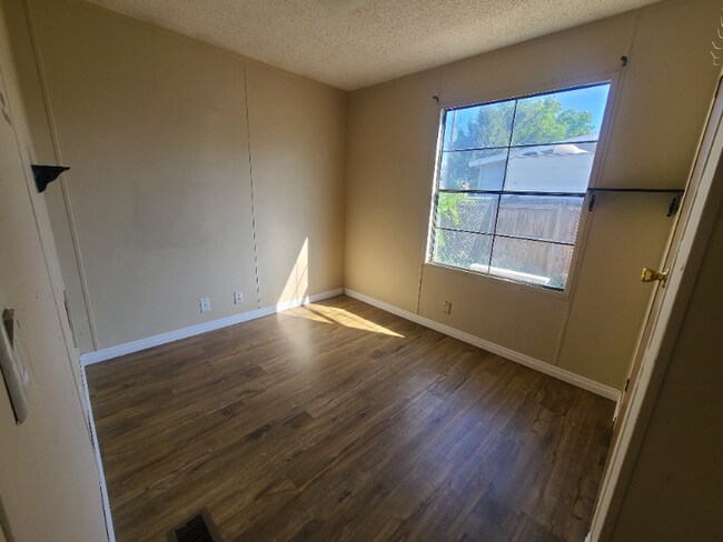 Building Photo - 370 Broadmoor Ave