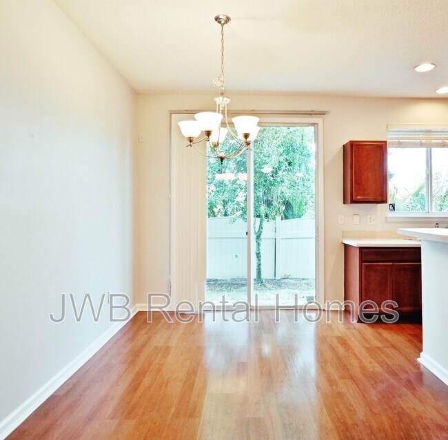 Foto del edificio - 2394 Sunset Bluff Dr