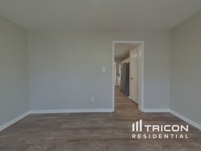 Foto del edificio - 825 Raindrops Rd