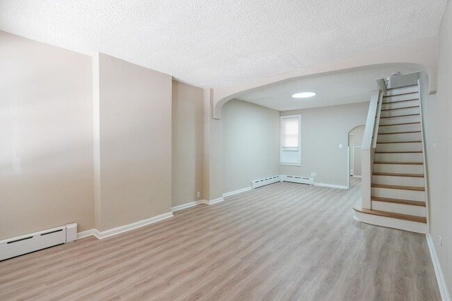 Building Photo - 2109 S 67th St
