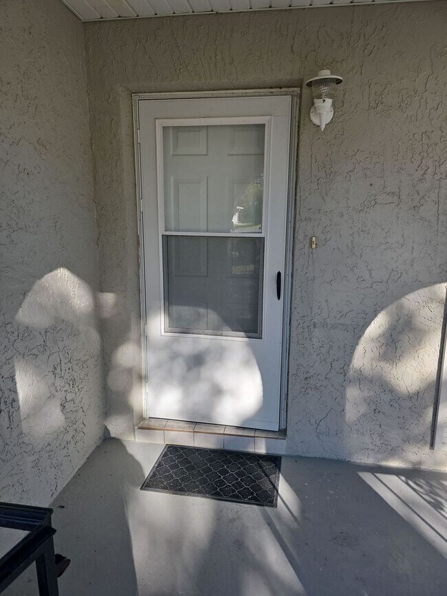 Foto del edificio - 7251 McGinnes Ct