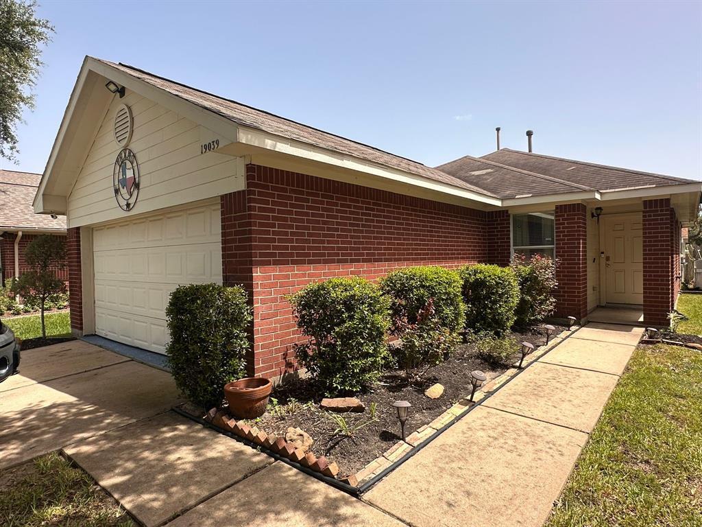 Primary Photo - 19039 S Whimsey Dr
