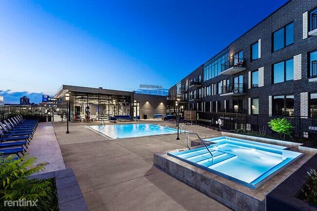 Foto del edificio - Studio, 1 bath Condo - 1026 w addison st