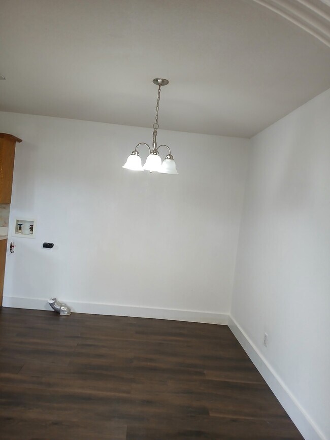 Foto del edificio - 1802 N Avenue Q