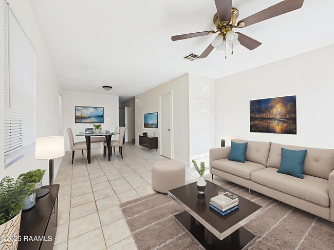 Building Photo - 104 Country Ln