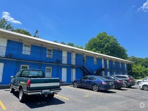 Building Photo - 430 Country Ln Dr