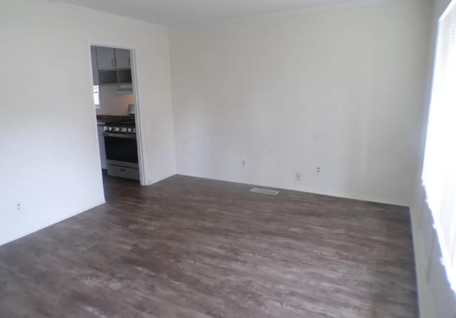 Building Photo - 995 Hillridge Rd