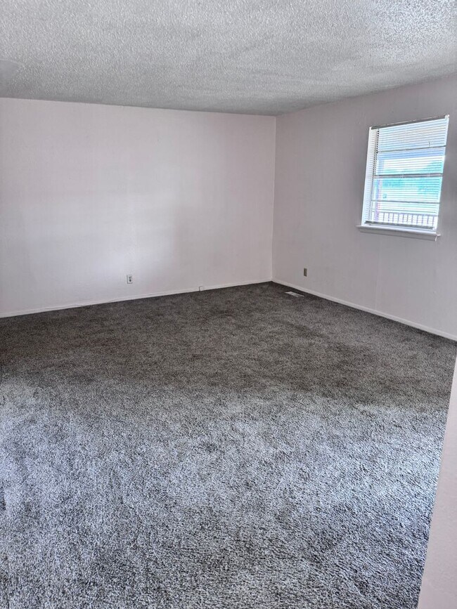 Foto del edificio - 2 Bedroom 1 Bath Duplex