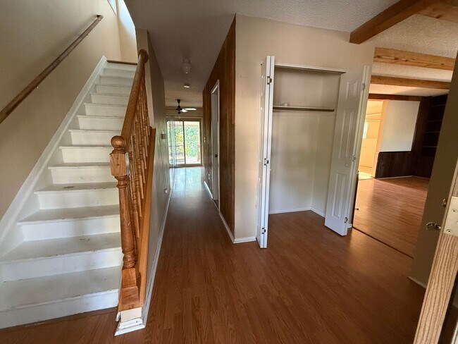 Building Photo - 13445 Green Cir