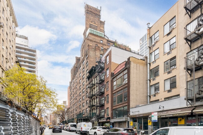 Building Photo - 140 E 28th St