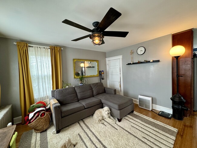 Living Room - 12 Broad St