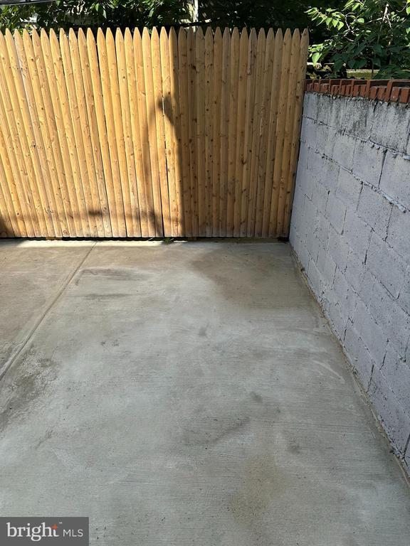 Building Photo - 1929 Titan St