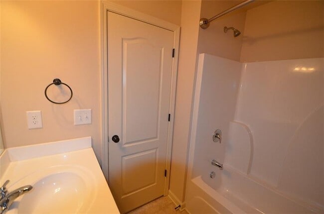 Building Photo - 944 Spicy Oak Dr