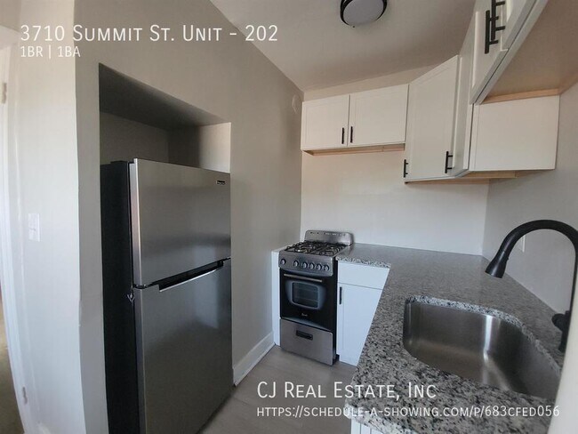Building Photo - 3710 Summit St