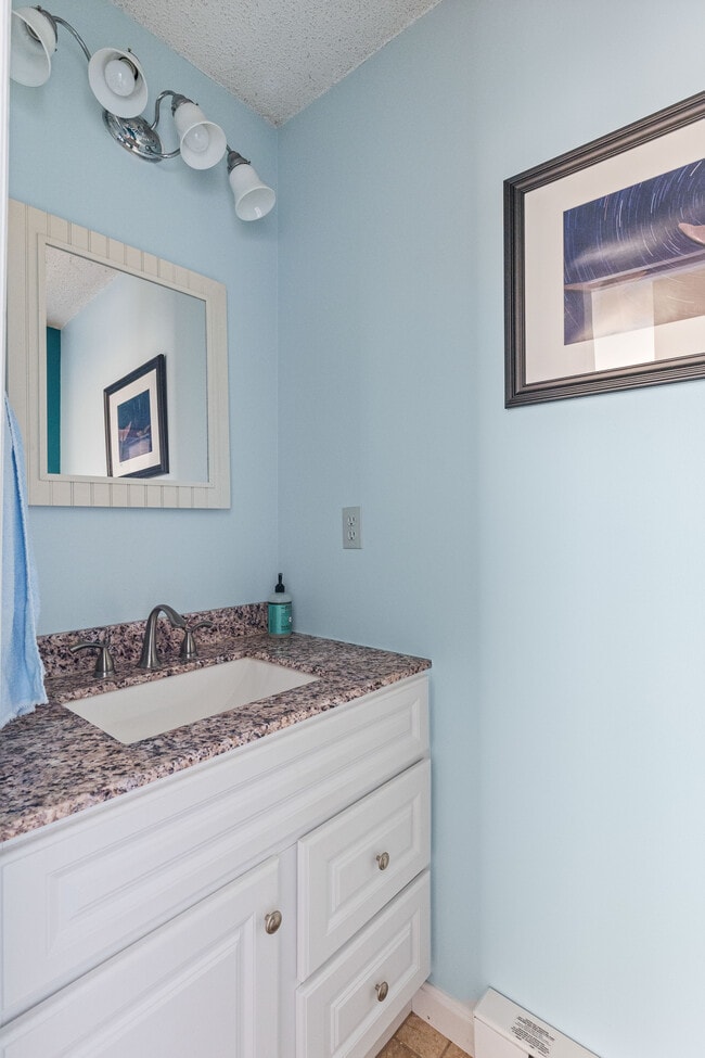 Building Photo - 453 Westview Cir