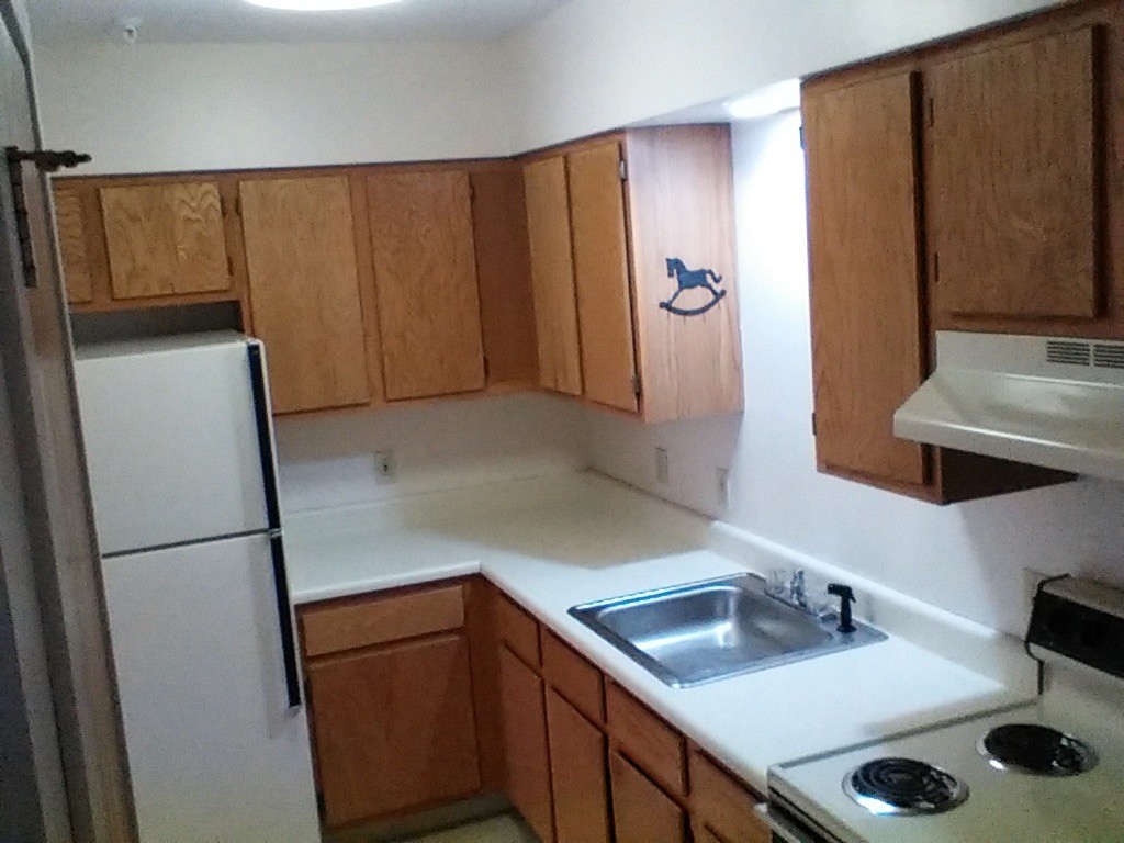 Primary Photo - 28 Parkwoods Dr