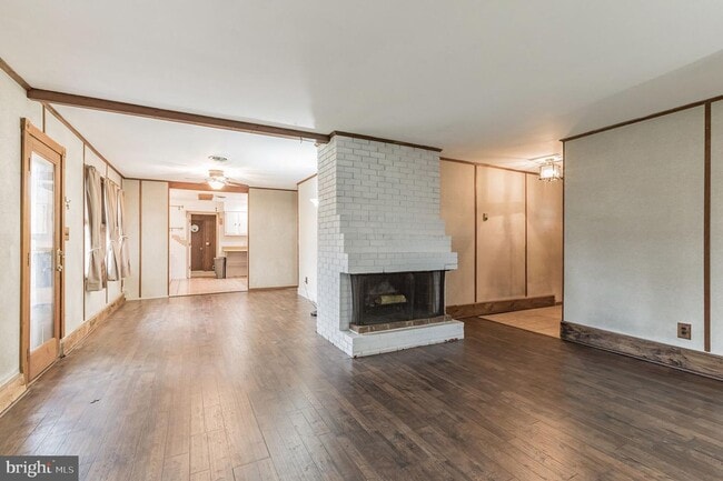 Building Photo - Welcome to 4 Knickerbocker Dr!
