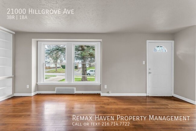 Building Photo - 21000 Hillgrove, Maple Hts - Gorgeous 3 be...