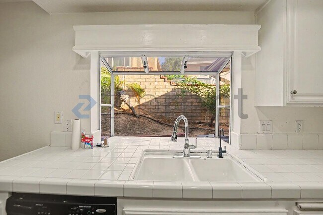 Building Photo - Unit
