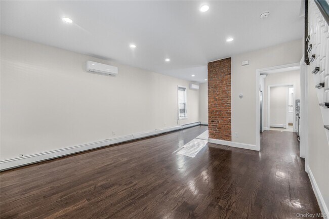 Foto del edificio - 1837 Wallace Ave