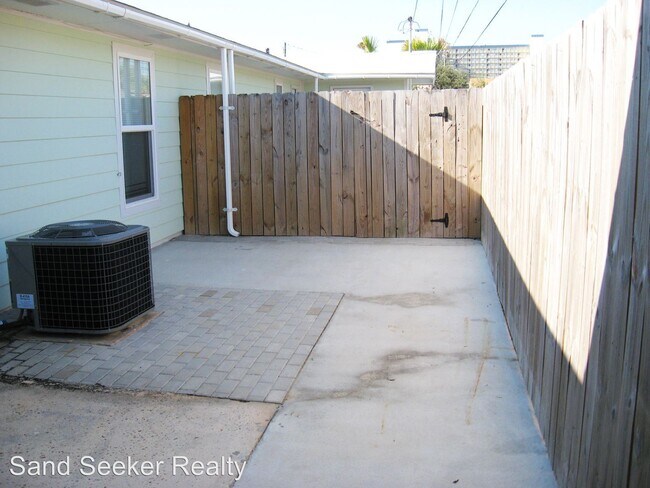Building Photo - 5801 Pinetree Ave