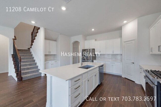 Building Photo - 11208 Camelot Ct