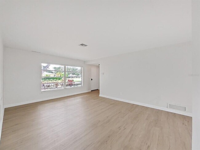 Foto del edificio - 1701 Laurie Ln