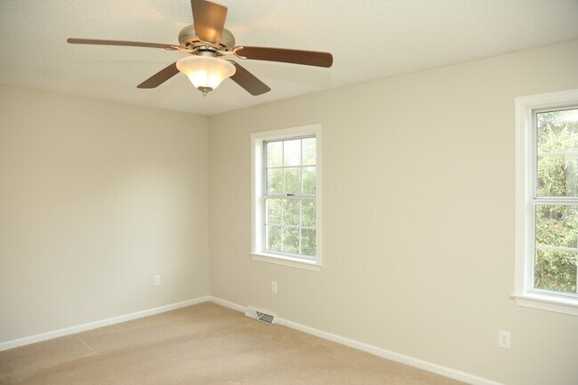 Building Photo - 3 Bedroom Townhouse in Minor Hill