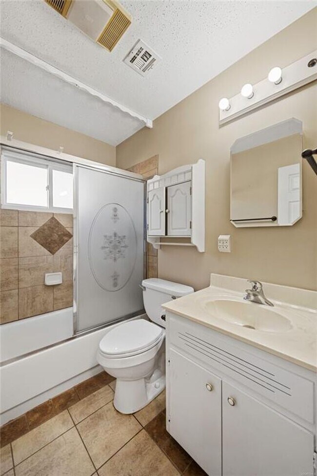 Building Photo - Beautiful 5BR/2BA Home in Montgomery, AL