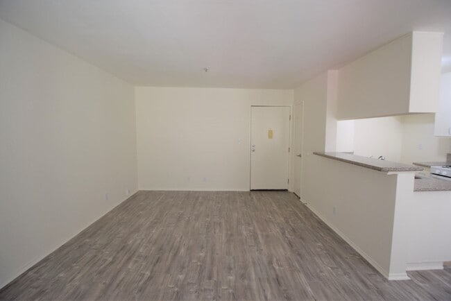 Building Photo - 11505