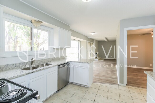 Foto del edificio - 403 George L Cross Ct