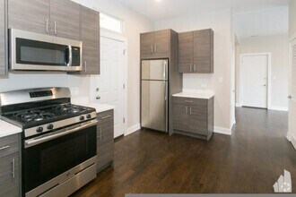 Building Photo - 2943 W Diversey Ave