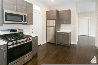 Building Photo - 2943 W Diversey Ave