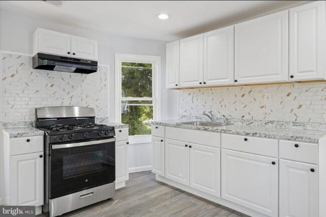 Foto del edificio - 566 Rutherford Ave