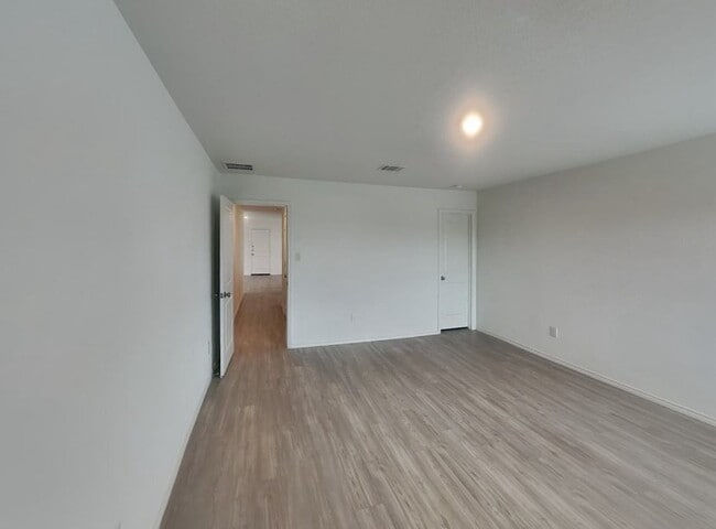 Building Photo - 113 Parish Ln