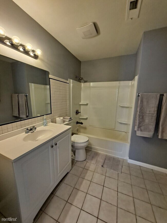 Building Photo - 4 br, 1 bath House - 843 Donora Dr