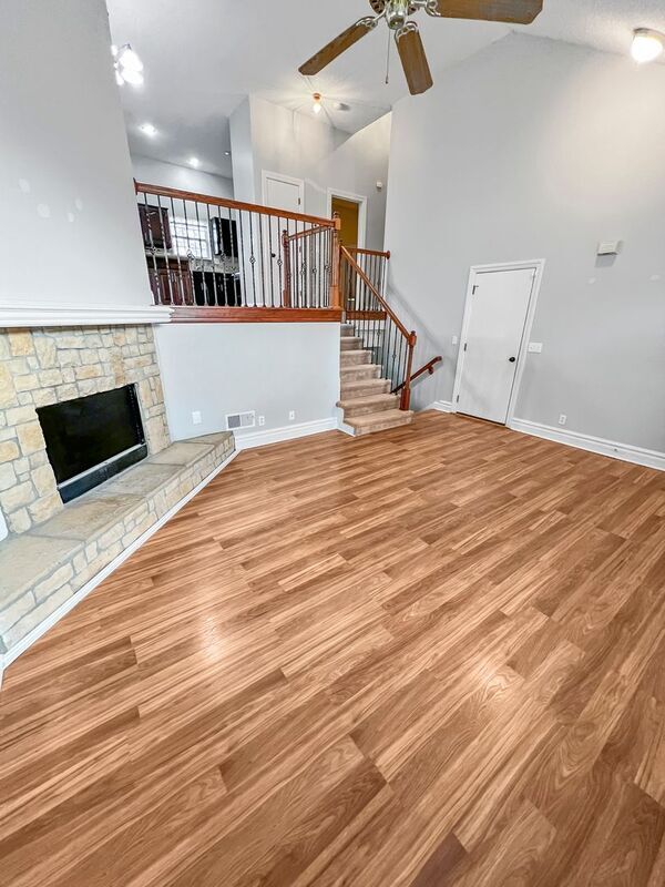 Building Photo - 5201 Lakecrest Dr