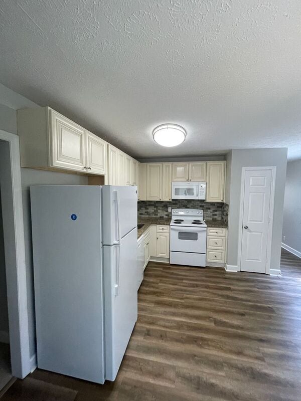 Building Photo - 634 Maple Top Dr