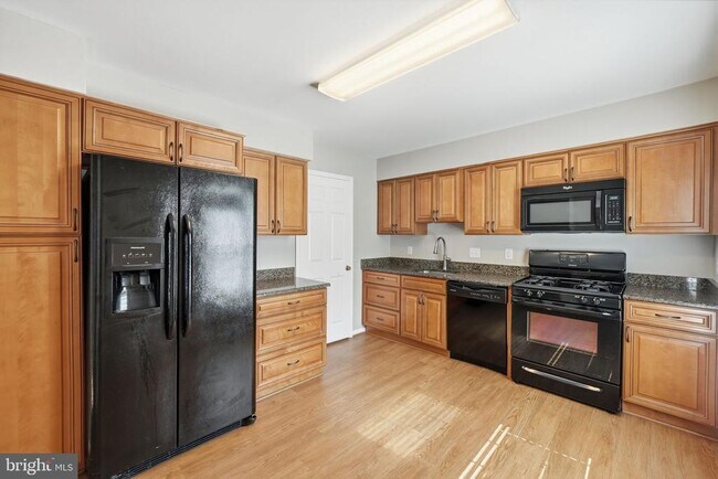 Building Photo - 7978 Revenna Ln