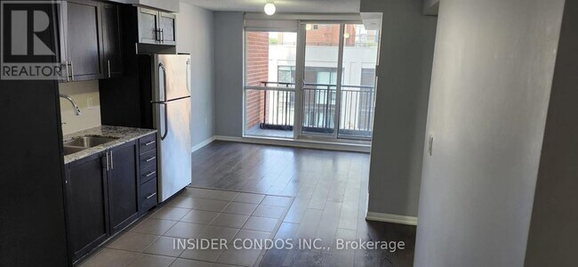 Photo du bâtiment - 800-800 Lawrence Ave W