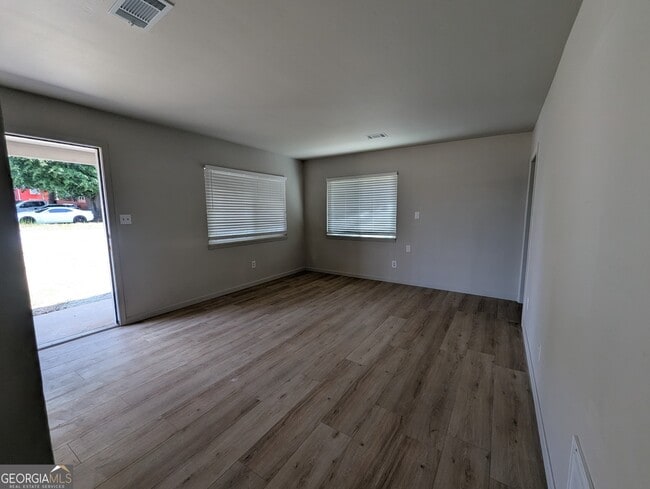 Foto del edificio - 110 Springtree Rd