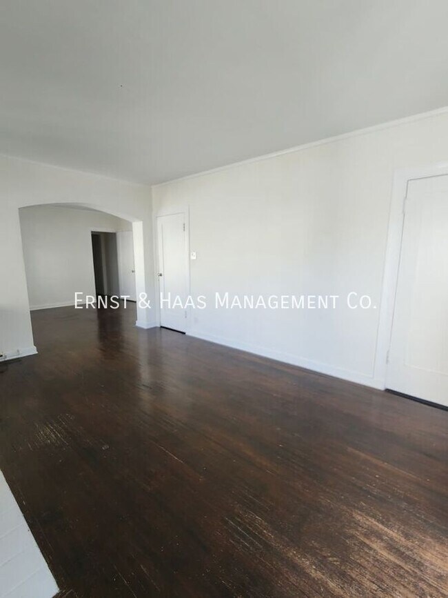 Foto del edificio - 528 N Kenmore Ave