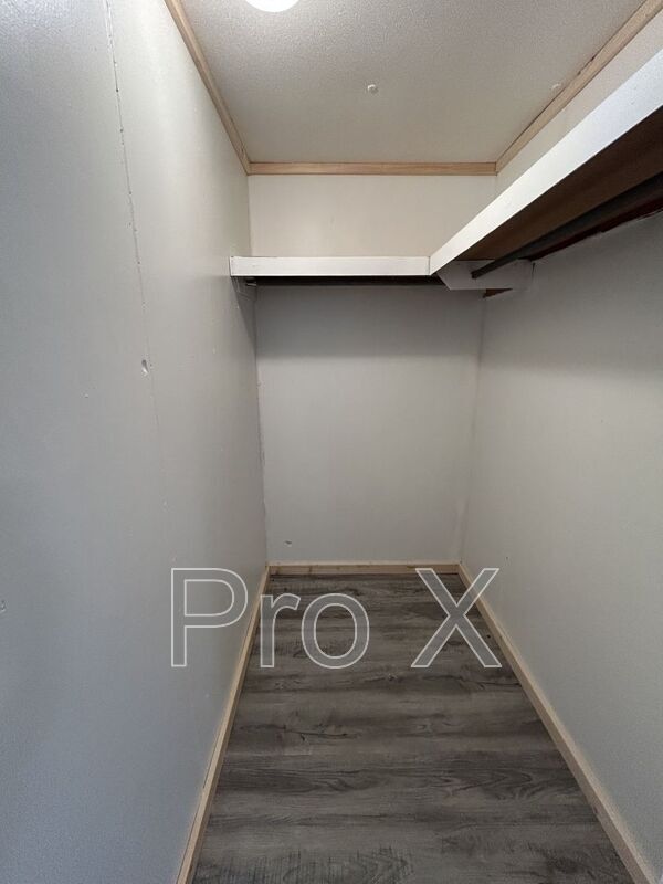 Foto del edificio - 627 W 8th St