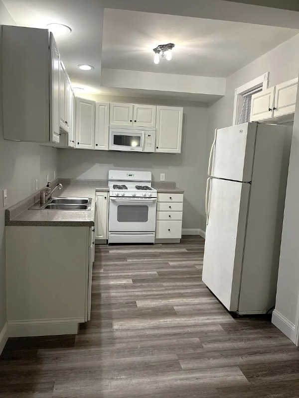 Building Photo - 1036 W 4th St