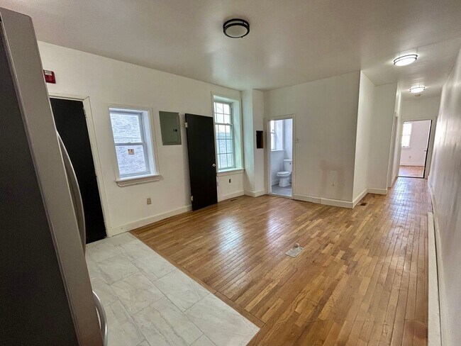 Foto del edificio - 2823 W Girard Ave