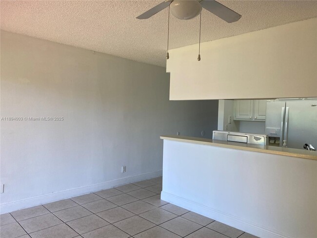 Foto del edificio - 4453 Treehouse Ln